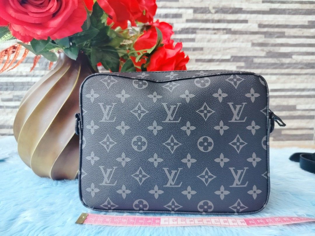 Preloved Lv Sling black mono (Category: Luxury Bags & Wallets) located in Cebu City. Submitted by day.98 (Listing ID 1229766426, Image 3). Description: selected from japan surplus genuine leather coded with dust bag no flaws.