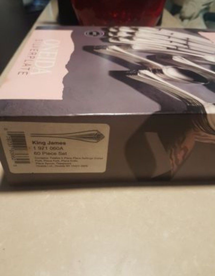 Rare Vintage Flatware set (Category: Dinnerware & Cutlery) located in Makati City. Submitted by vershkamargaux (Listing ID 1229807581, Image 2). Description: Gorgeous vintage flatware - Rare find! Oneida King James 60 piece set ( Twelve 5 Piece Place Settings - Salad Fork, Place Fork, Place Knife, Place Spoon and Teaspoon). Service for 12. A five piece setting in the silverplate King James by Oneida is $69.95. Set retails at 48,000 pesos! New and