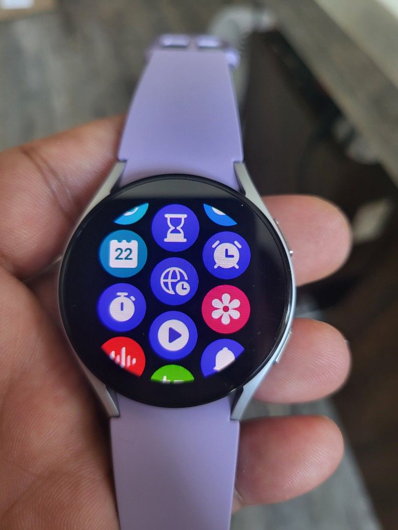 SAMSUNG Galaxy Watch 5 BT 40mm, Silver 16GB, Mobile Phones & Gadgets