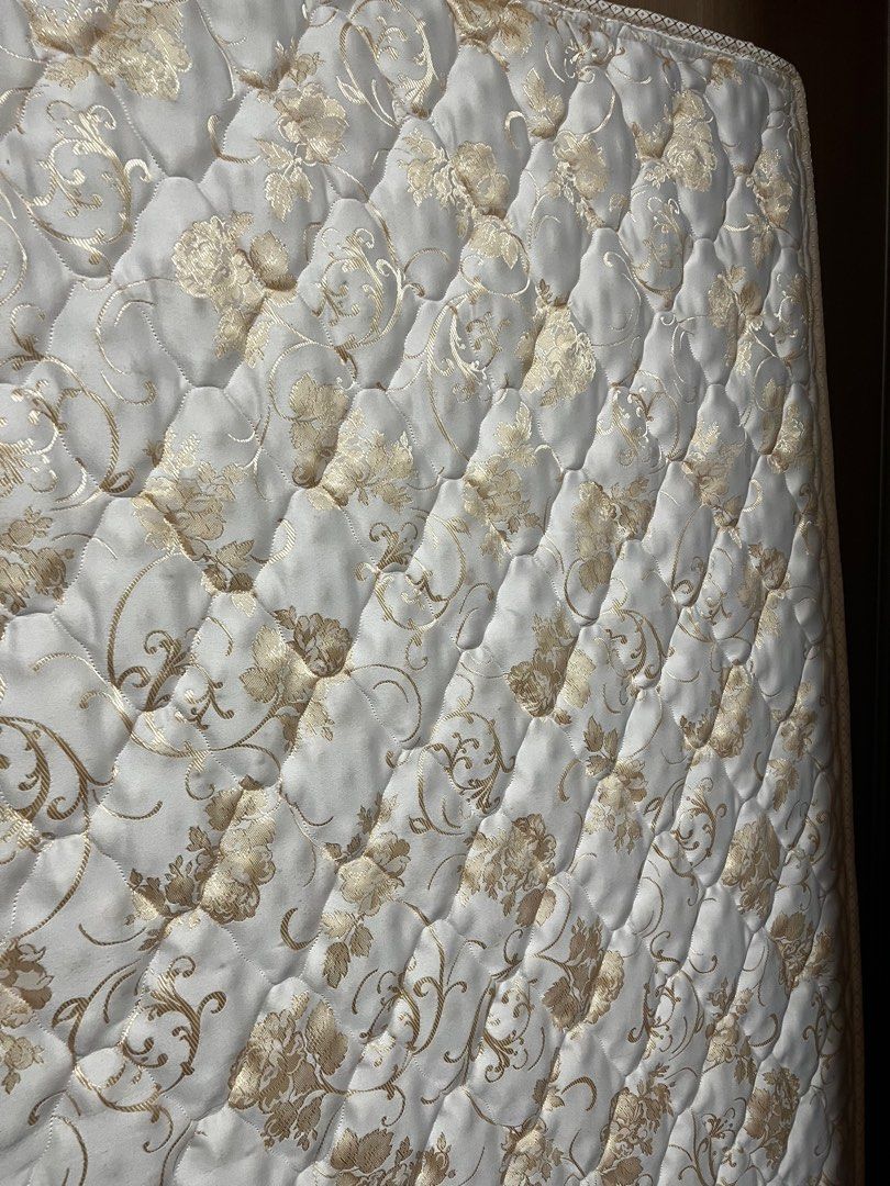 seahorse_queen_size_mattress_1683011947_40e21fe0_progressive.jpg