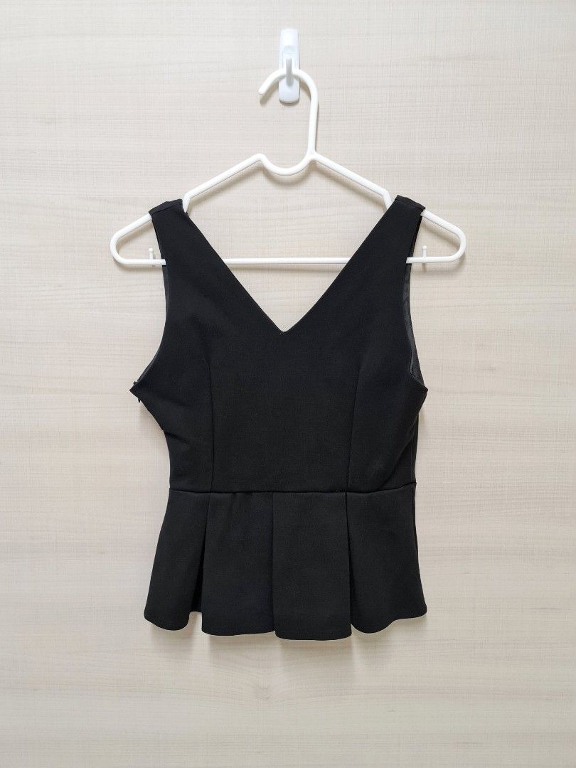 Structured outlet peplum top