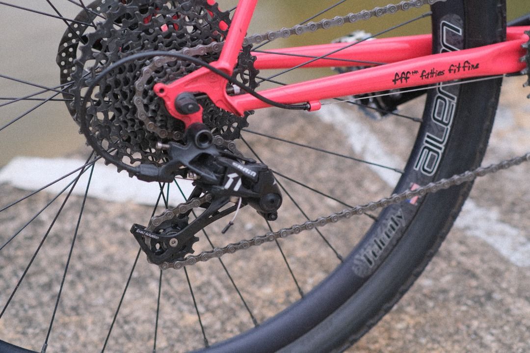 Surly Straggler Salmon Candy Red, Sports Equipment, Bicycles & Parts