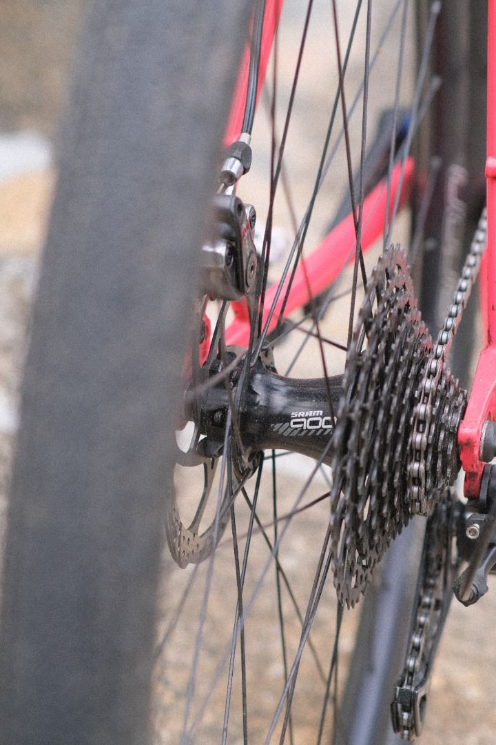 Surly Straggler Salmon Candy Red, Sports Equipment, Bicycles & Parts