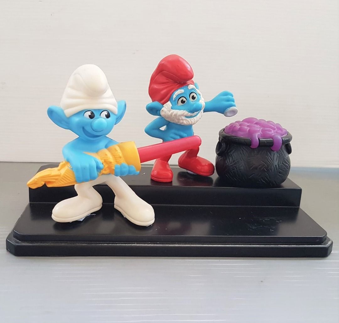 The Smurf Figures in Display Casing, 3 inches Figurine, Peyo 2011