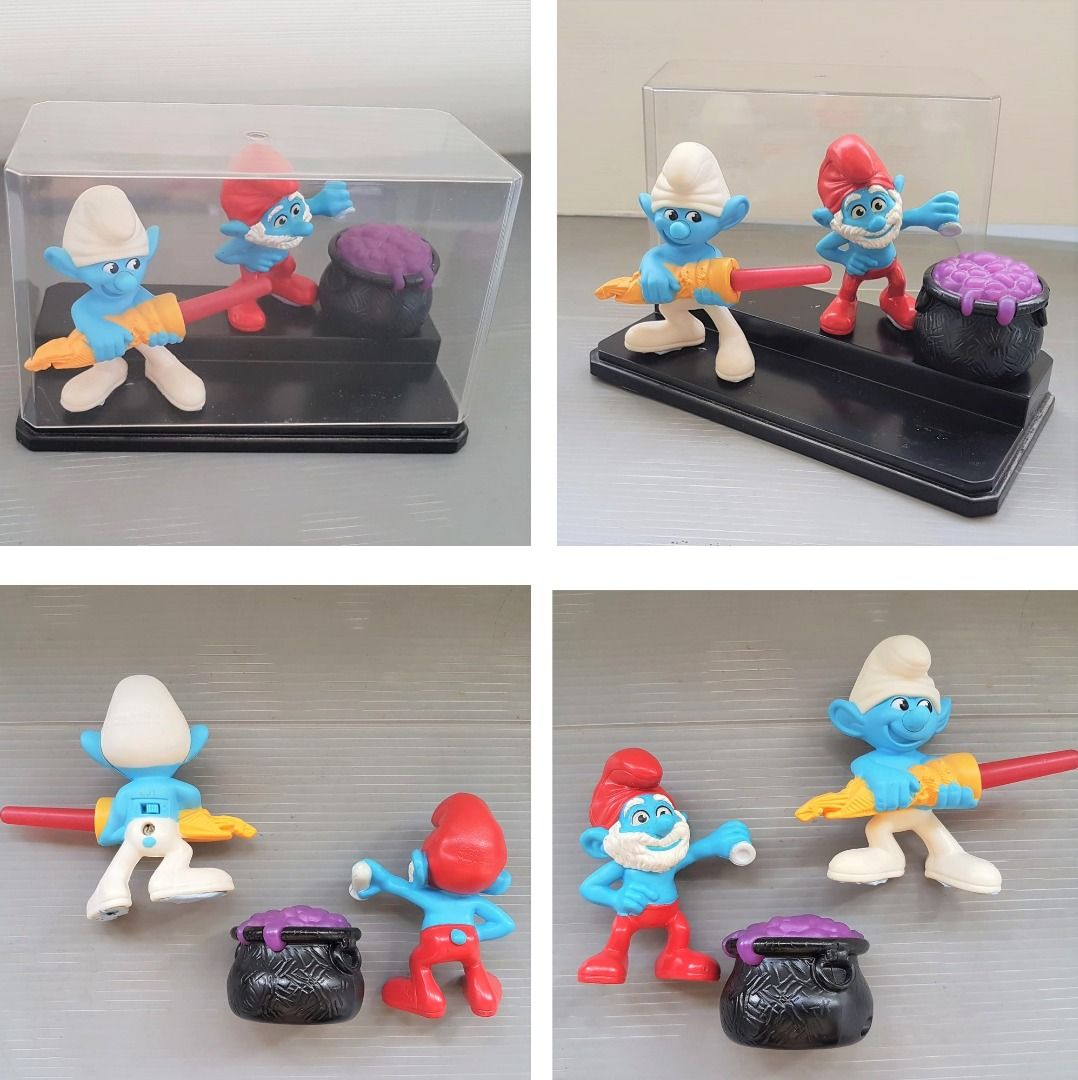 The Smurf Figures in Display Casing, 3 inches Figurine, Peyo 2011