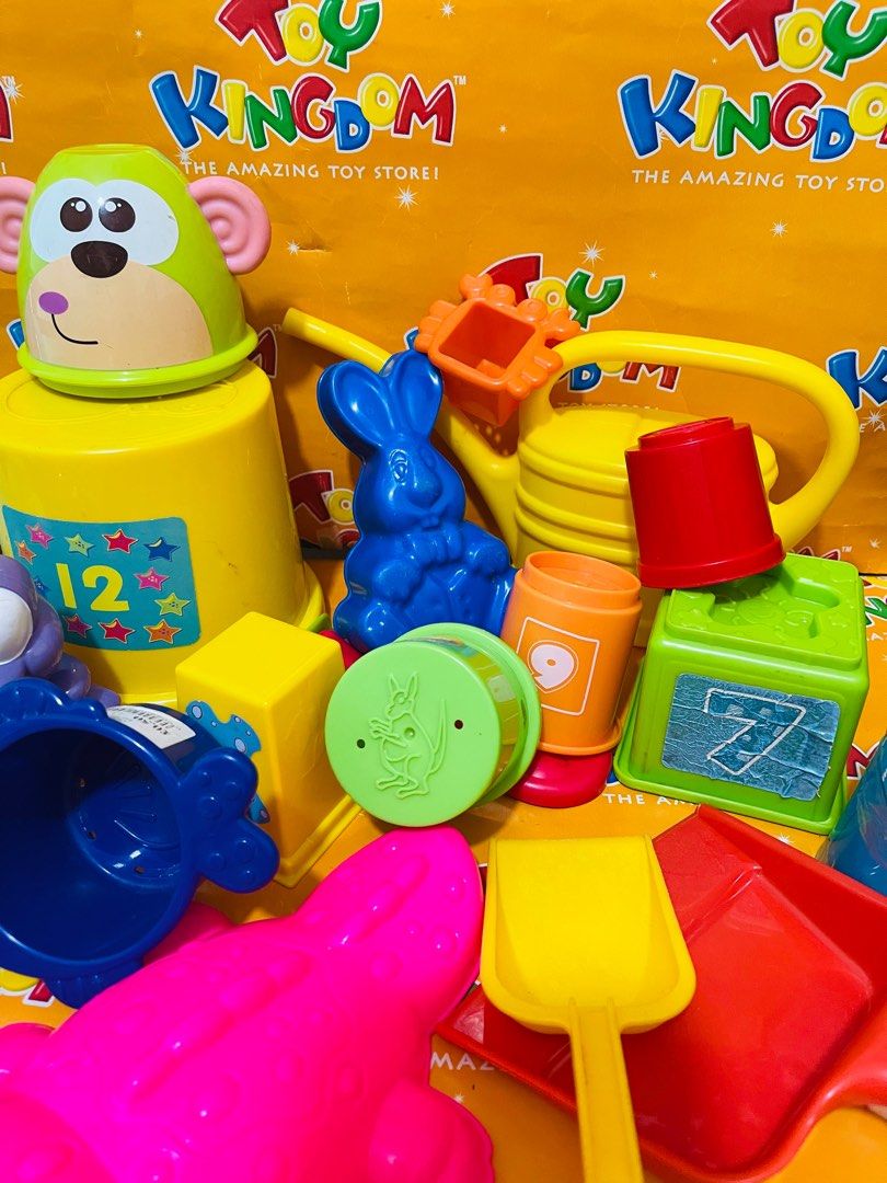 ToysRus Beach Toy MOLD and sand tools take all 25pcs, Hobbies & Toys