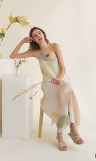 (Category: ) located in . Submitted by clearmywardrobemess (Listing ID 1229678475, Image 1). Description: .
