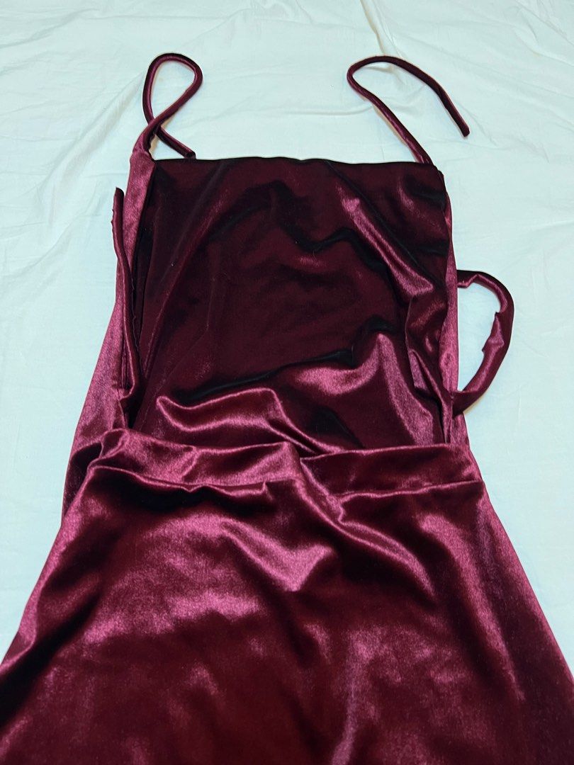 Velvet Red Dress (Category: Dresses) located in Quezon City. Submitted by beesly (Listing ID 1229795306, Image 3). Description: 👉🏻 Size: Small- Medium 👉🏻 brand new , never worn this 👉🏻 stretchable 👉🏻 fitted dress with slit 👉🏻 backless 👉🏻 sexy dress 👉🏻 can do same day delivery 👉🏻 payment through gcash .
