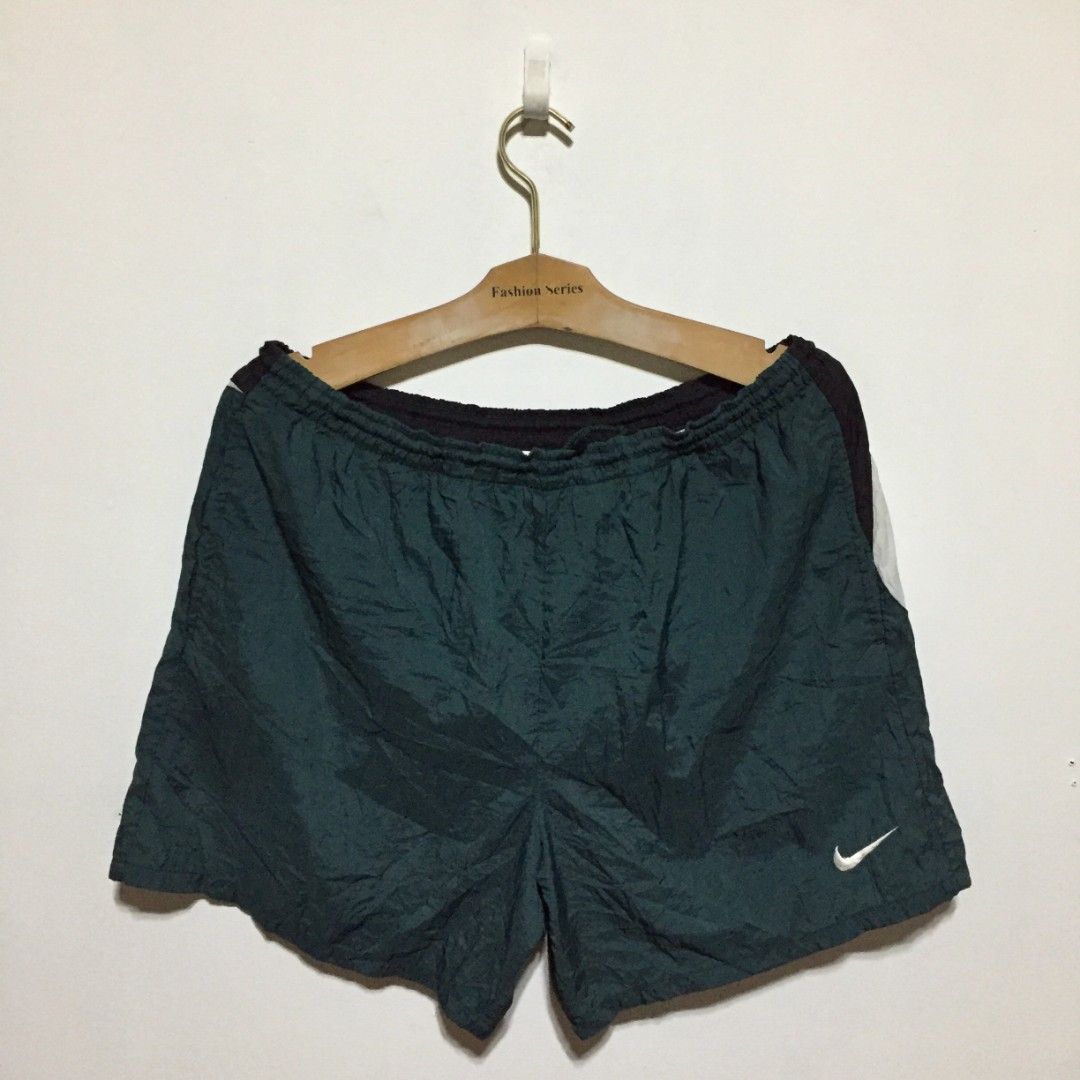 short nike big swoosh