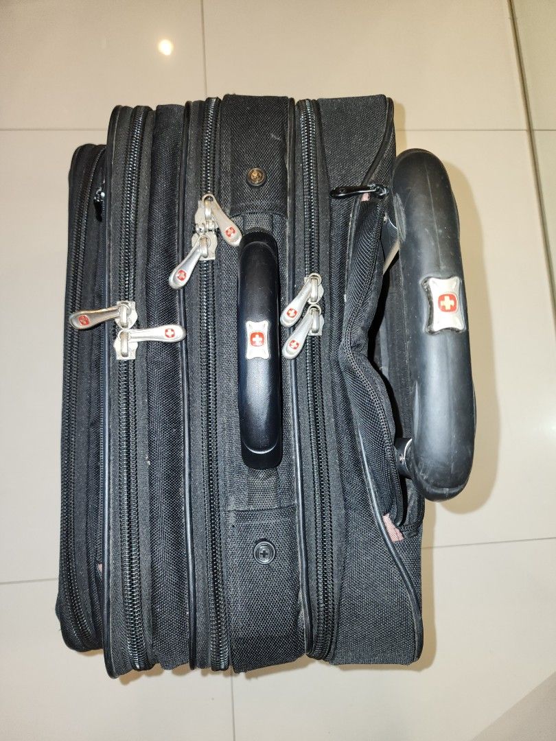 Wenger Swiss Fear multi compartment Laptop bag with wheels