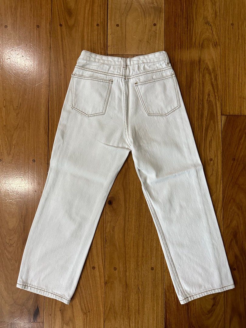 White Straight Leg Jeans with Brown Stitching, Women's Fashion, Bottoms,  Jeans on Carousell