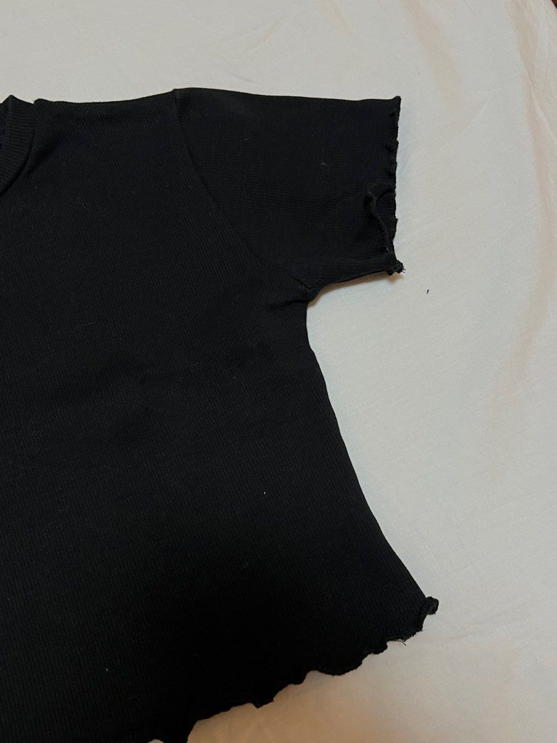 Zara Black Cropped Top (Category: Shirts) located in Quezon City. Submitted by beesly (Listing ID 1229791750, Image 3). Description: 👉🏻 Size: Small- Medium 👉🏻 stretchable 👉🏻 Cropped 👉🏻 can do same day delivery 👉🏻 payment through gcash .
