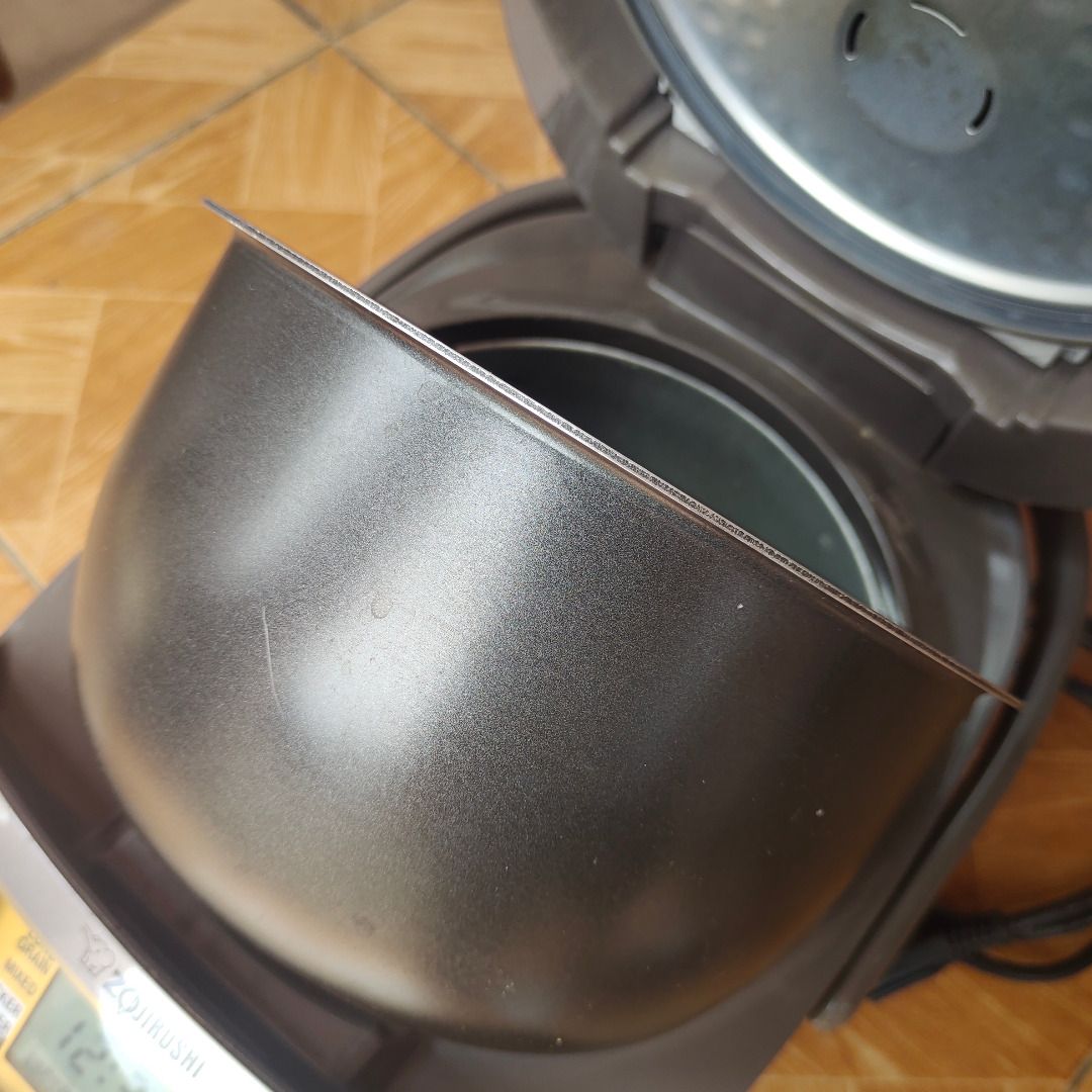 ZOJIRUSHI NSYMH10 Rice Cooker 1.0Ltr / Penanak Nasi 560610w