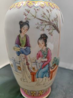 120520@4 早期品  粉彩手繪仕女瓶(乾隆年制)