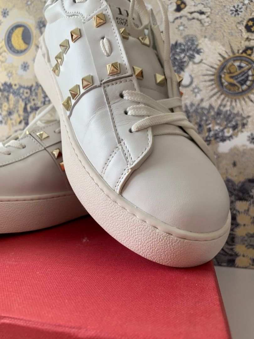 Valentino sneakers, 名牌, 鞋及波鞋- Carousell