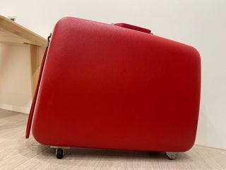 復古紅色行李箱