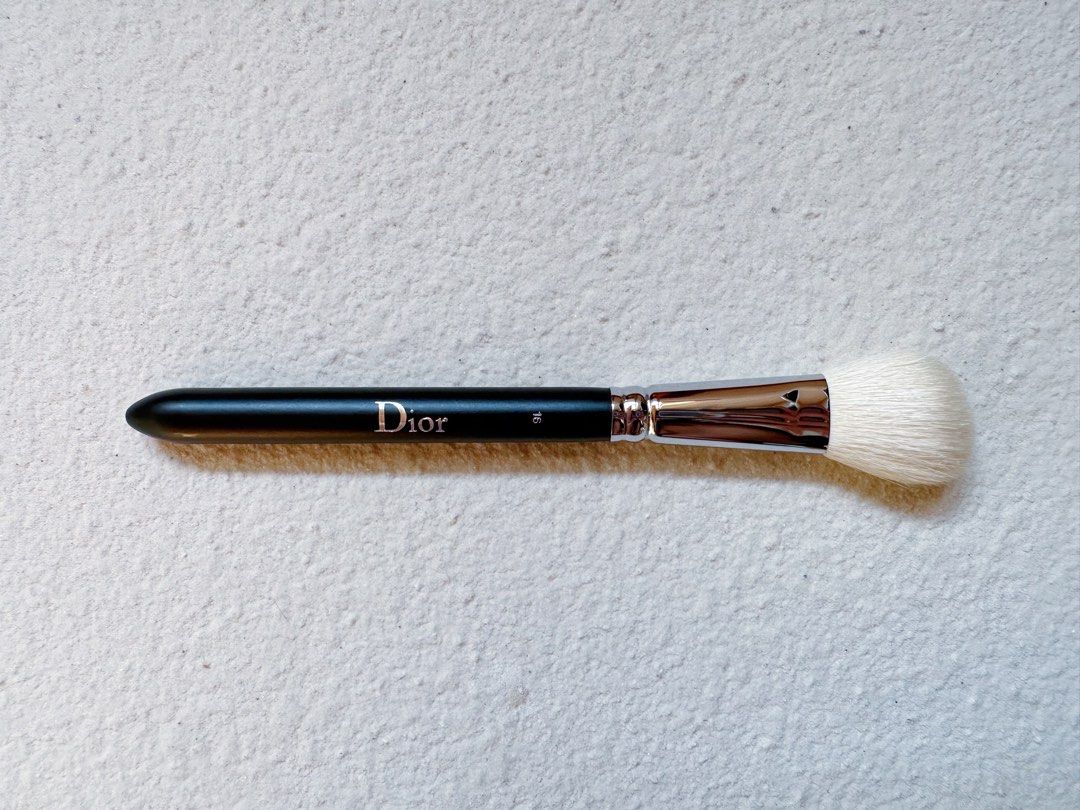 Dior blush top brush 16