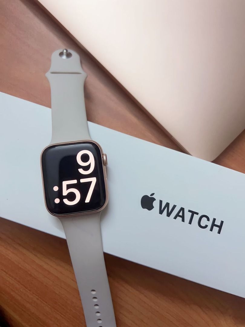 Apple watch se gold 44 clearance