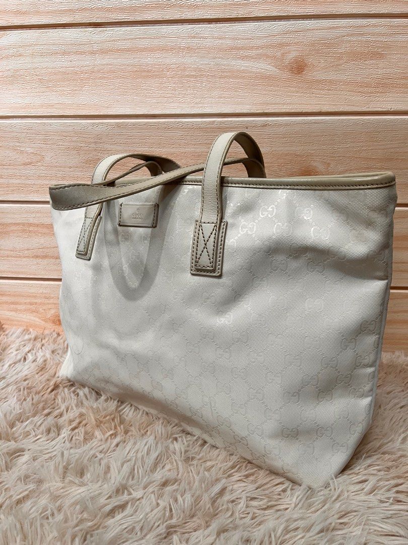Authentic Gucci Imprime Bag (Category: Luxury Bags & Wallets) located in Cagayan de Oro. Submitted by riggstuffs (Listing ID 1232932647, Image 3). Description: Guaranteed Authentic Gucci White Imprime bag With code Exterior is made of coated canvas material in white color. Minimal signs of use but no major issue of the bag Clean and spacious interior Jacket type zipper with Gucci logo embossed st the back of the zipper. Dimension: H 11”x L 18” Ha