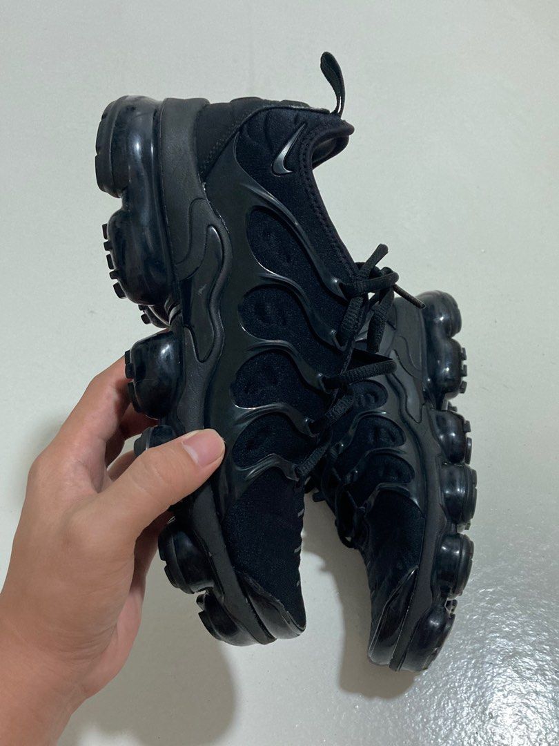 Womens vapormax plus hot sale triple black