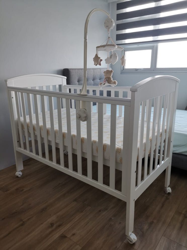 Babyhood Classic Curve Cot, Babies & Kids, Baby Nursery & Kids ...