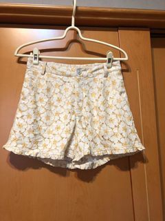 專櫃品牌bear two全新鵝黃色刺繡小花短褲