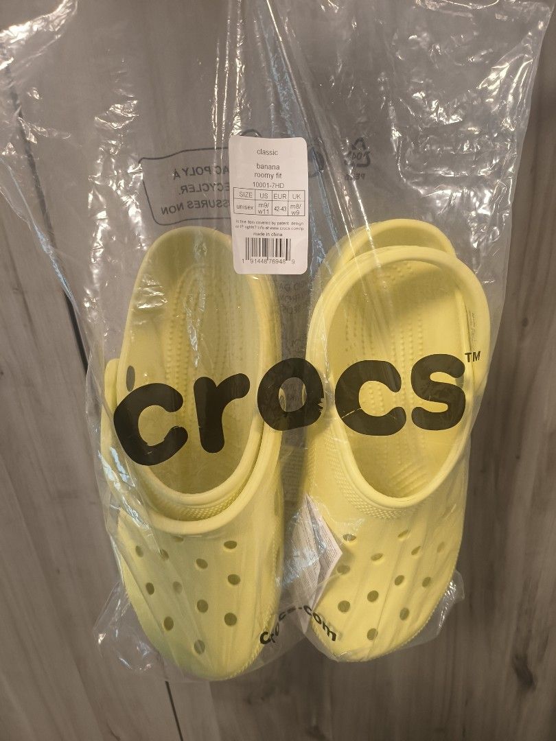 Banana crocs top