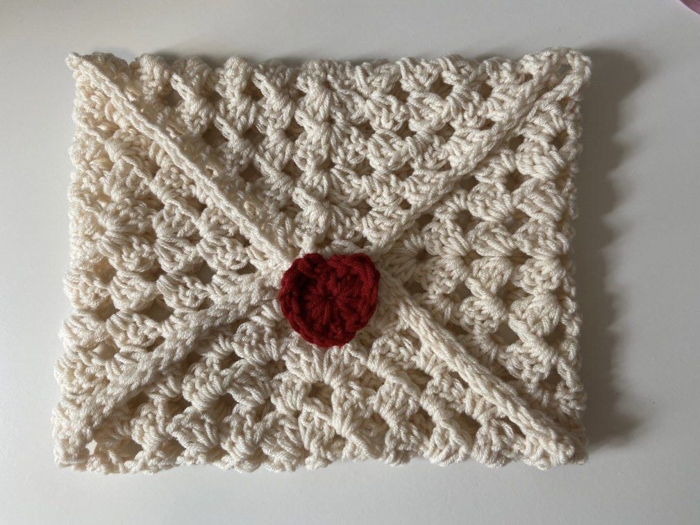 how to crochet a book cover  turn a heart granny square into an adorable  cozy book cover! 