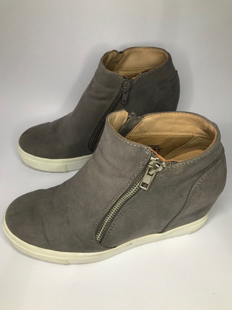 Payless brash shop cece