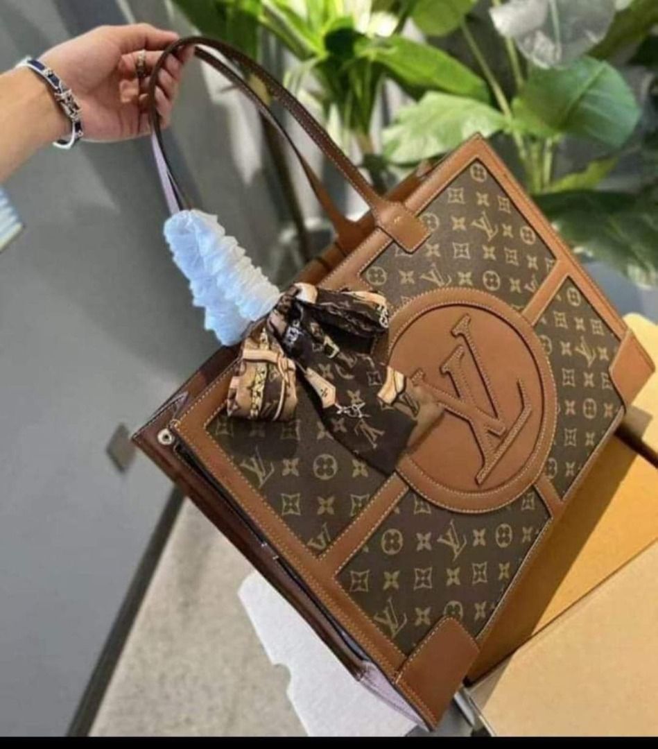 Brand New Ladies Handbag (Category: Women's Bags & Wallets) located in Adelaide. Submitted by chicmaxidr98730 (Listing ID 1232877950, Image 1). Description: L Vee Circle Embossed Bag Never used .