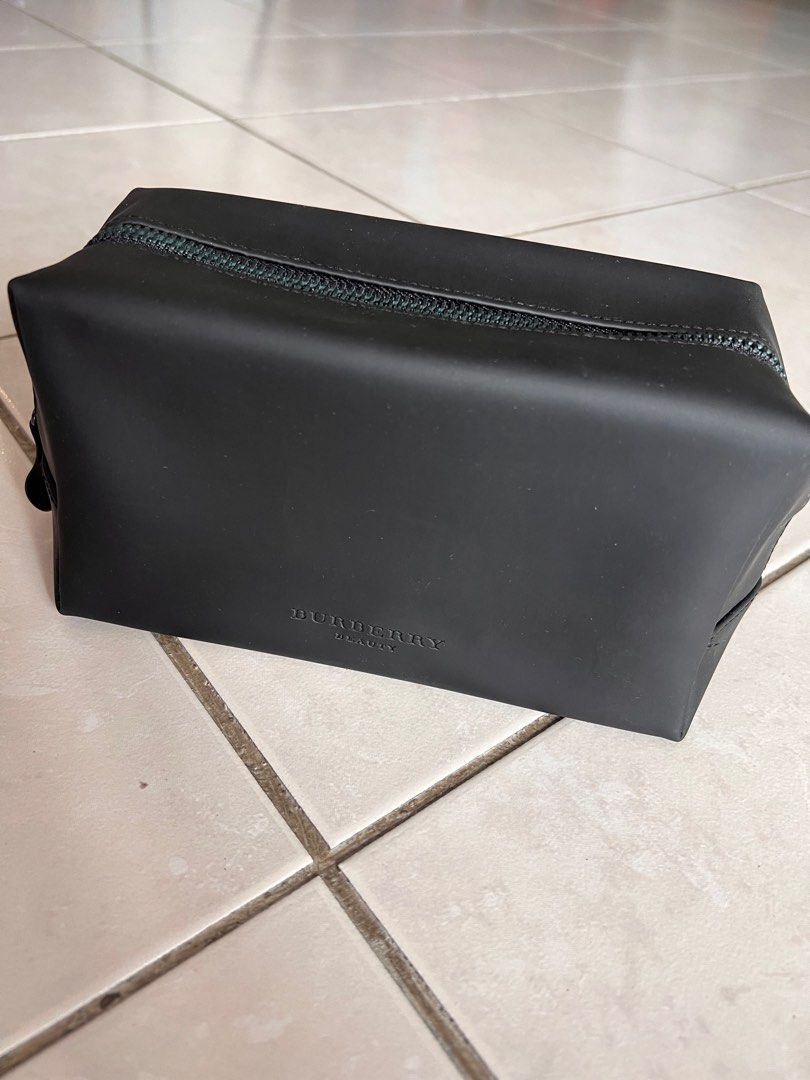 Burberry travel pouch hotsell
