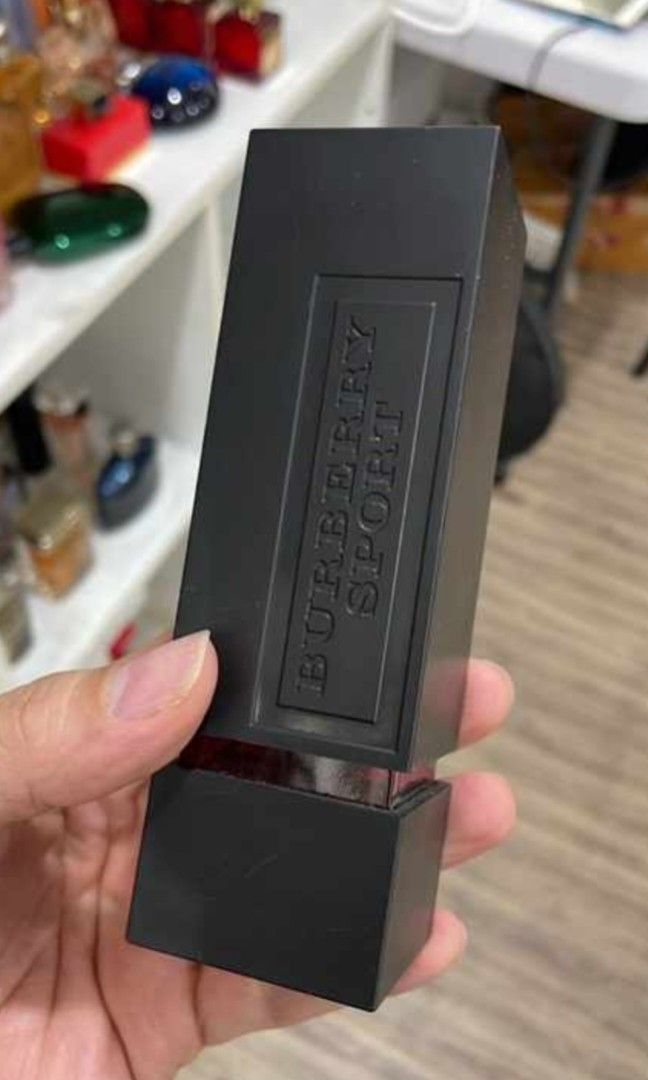 Burberry store sport tester