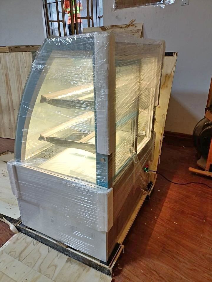 CAKE CHILLER EPA-51 FLOORTYPE WHITE (Category: Electrical, Adaptors & Sockets) located in Manila. Submitted by cilereondanga47756 (Listing ID 1232915024, Image 3). Description: DIMENSION: *Height : 120cm *Length : 90cm *Width :67cm SPECIFICATIONS: Upgrade electric heating wire to eliminate fog Double glazed glass to lock temperatures to prevent air leakage 3D cool air circulation system, cold circulation is more energy-saving Cooling faster, food