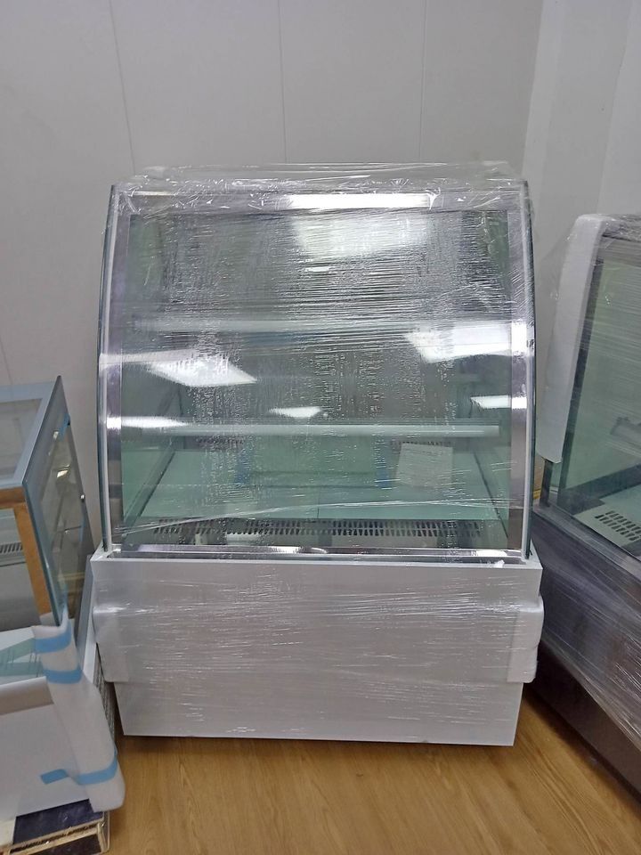 CAKE CHILLER EPA-51 FLOORTYPE WHITE (Category: Electrical, Adaptors & Sockets) located in Manila. Submitted by cilereondanga47756 (Listing ID 1232915024, Image 1). Description: DIMENSION: *Height : 120cm *Length : 90cm *Width :67cm SPECIFICATIONS: Upgrade electric heating wire to eliminate fog Double glazed glass to lock temperatures to prevent air leakage 3D cool air circulation system, cold circulation is more energy-saving Cooling faster, food