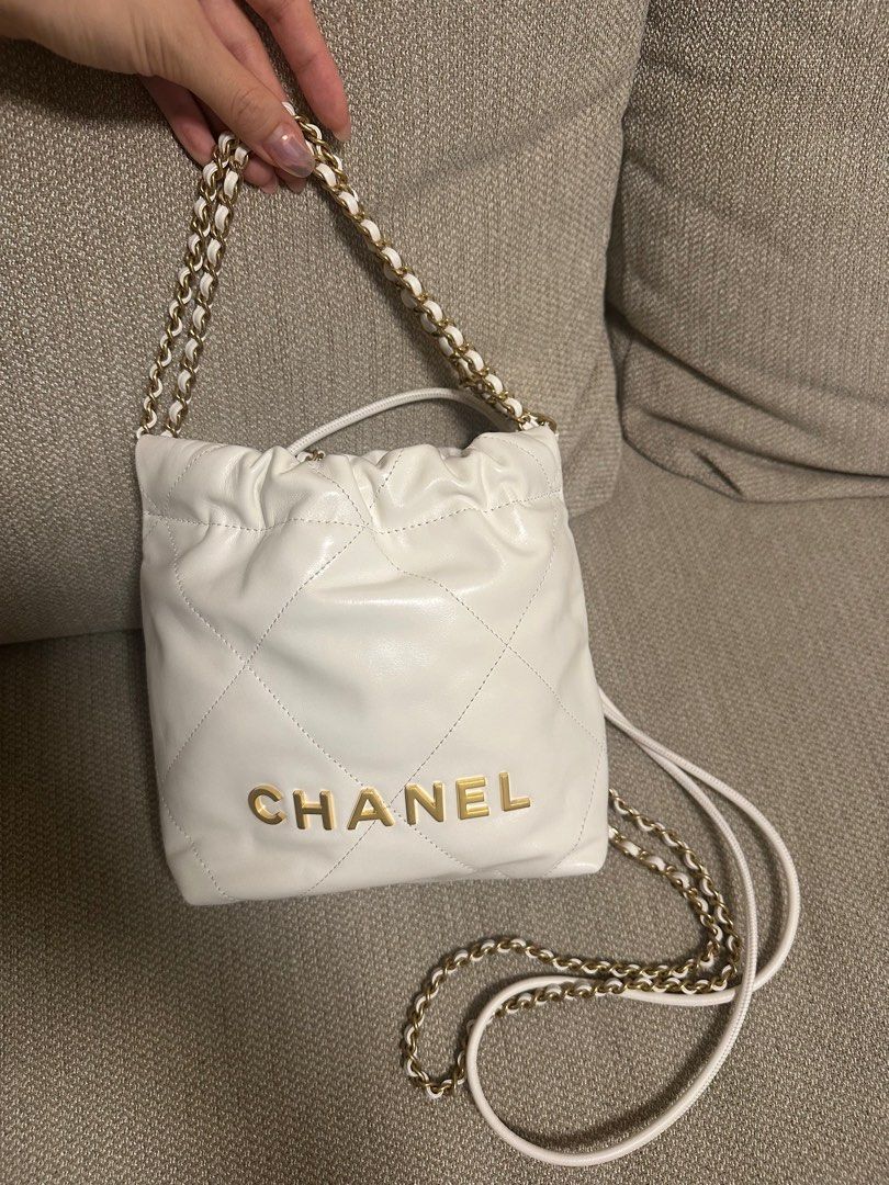 Chanel 22 mini white ghw 白色金扣, 名牌, 手袋及銀包- Carousell