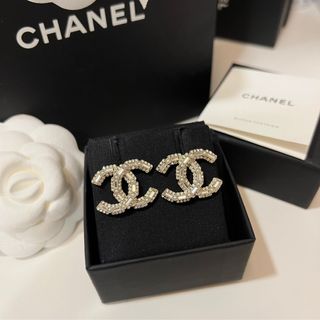 Chanel classic design earrings Collection item 3