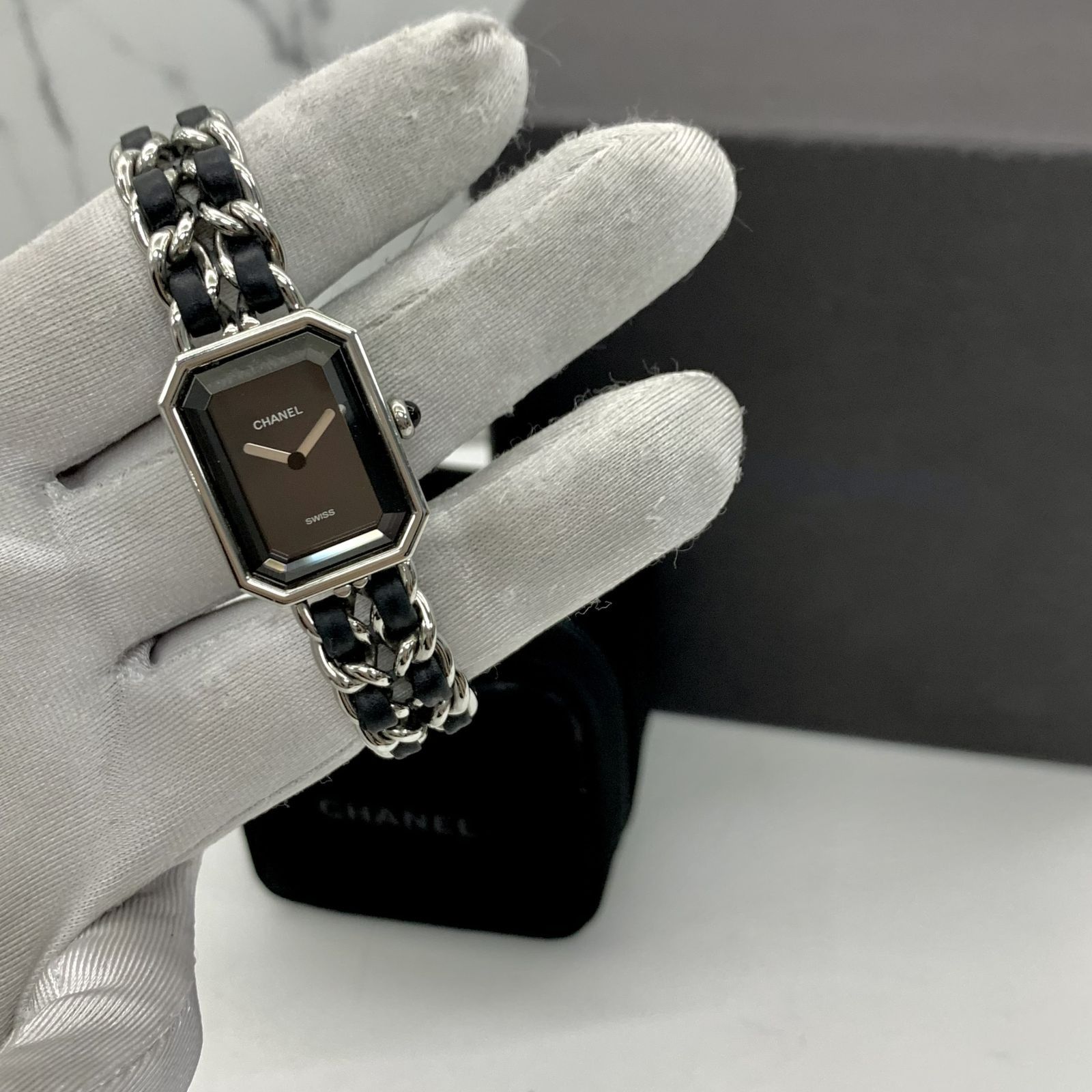 Chanel h0451 sales