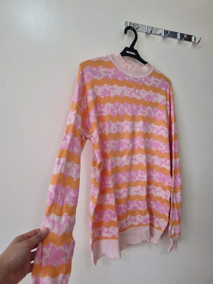 Cotton On Long Sleeves (Category: Longsleeves) located in Paranaque City. Submitted by icabelulia (Listing ID 1232911091, Image 2). Description: fits medium.