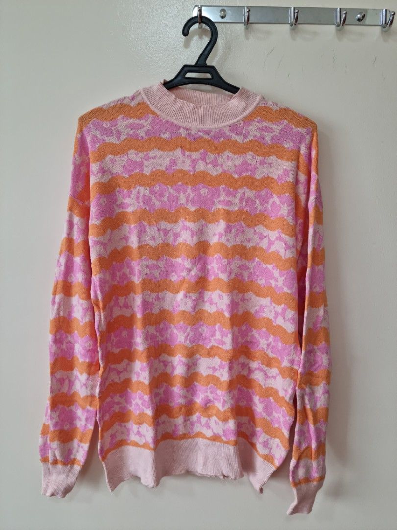 Cotton On Long Sleeves (Category: Longsleeves) located in Paranaque City. Submitted by icabelulia (Listing ID 1232911091, Image 1). Description: fits medium.