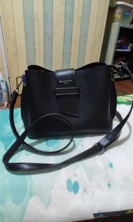 David Jones Sling Bag, Women's Fashion, Bags & Wallets, Cross-body Bags on  Carousell