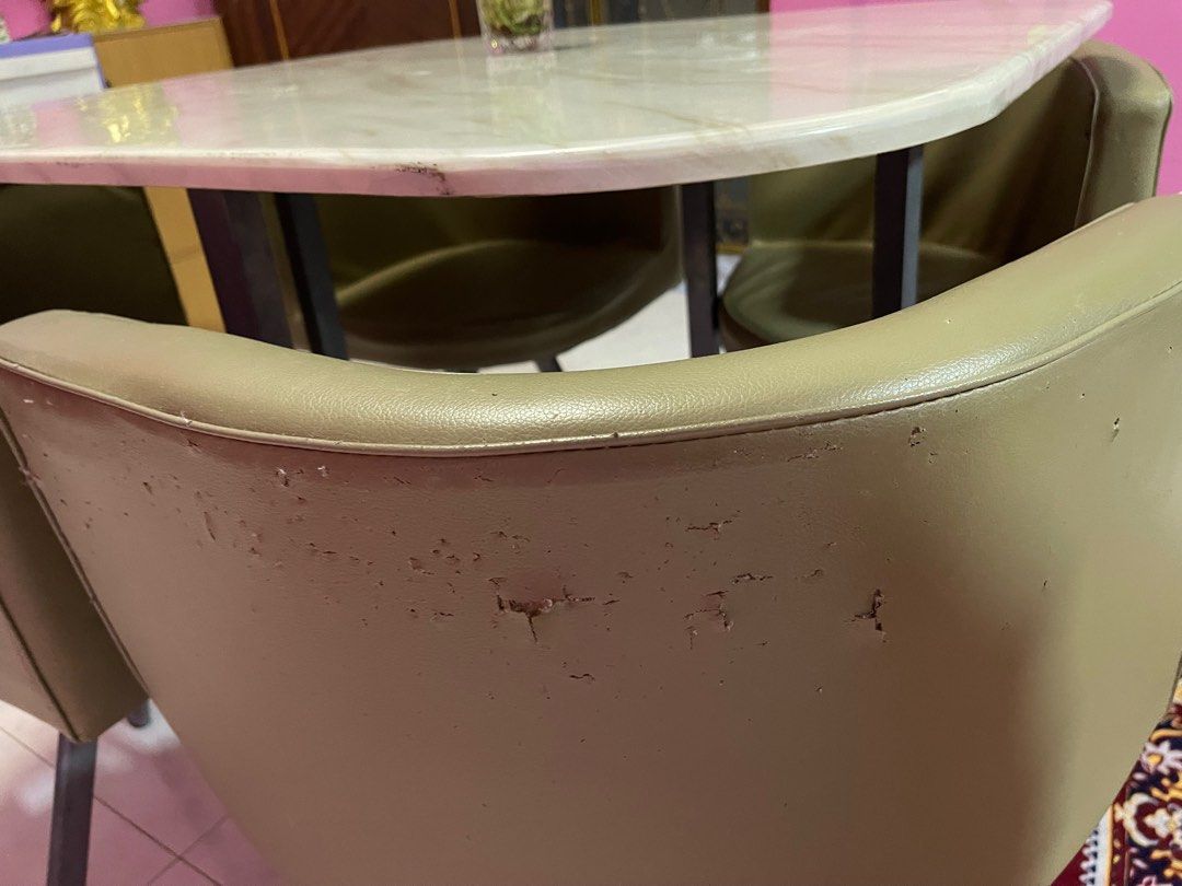 Dining Table (Category: Other Home Furniture) located in Singapore. Submitted by sindhusanjay (Listing ID 1232939068, Image 1). Description: .