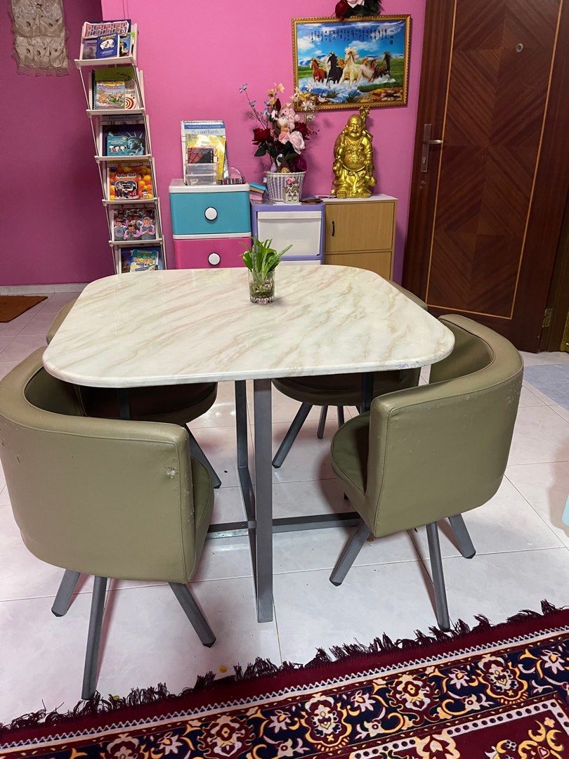 Dining Table (Category: Other Home Furniture) located in Singapore. Submitted by sindhusanjay (Listing ID 1232939068, Image 2). Description: .