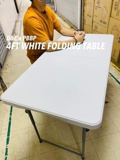 Folding table
122cm