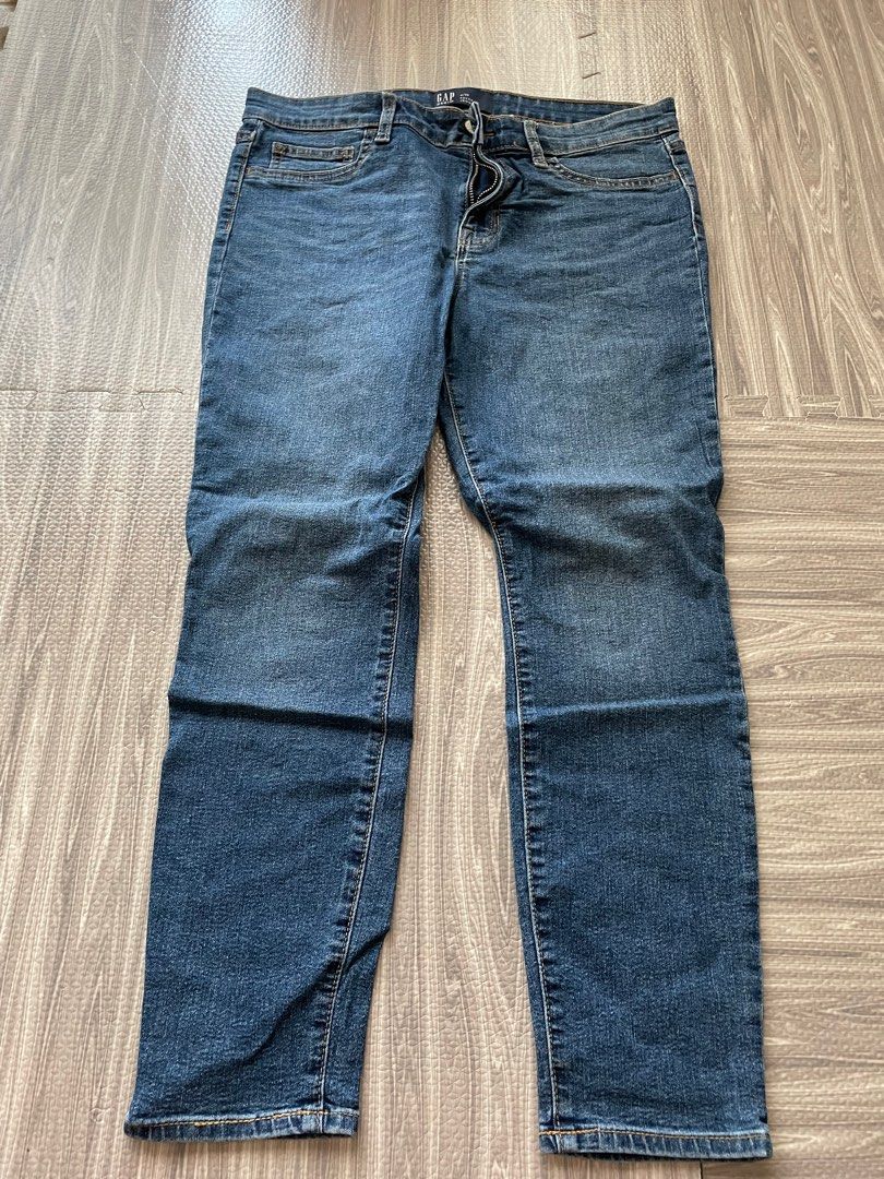 GAP Pants (Category: Jeans) located in Manila. Submitted by live.hellokeffir (Listing ID 1232900846, Image 1). Description: .