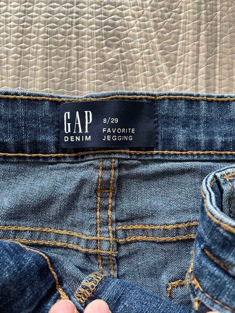 GAP Pants (Category: Jeans) located in Manila. Submitted by live.hellokeffir (Listing ID 1232900846, Image 2). Description: .