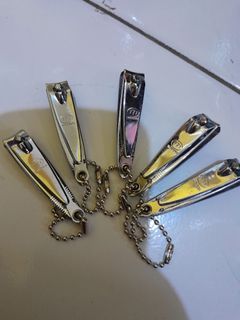 Gunting kuku kecil