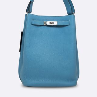 Hermès So Kelly 22 in Feu  Fashion bags, Winter fashion, Fashion