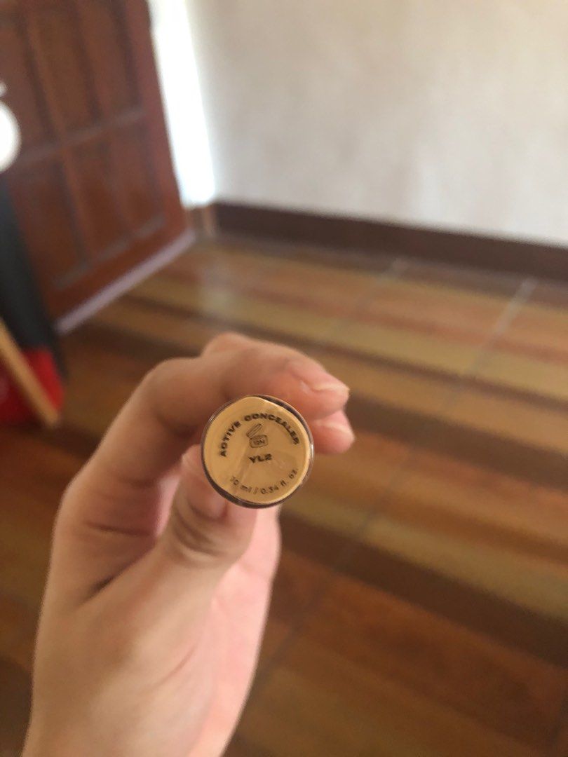 Issy & co concealer (Category: Makeup) located in Manila. Submitted by rizmnl (Listing ID 1232871745, Image 2). Description: Swatched it only at the back of my hand. Shade: YL2.