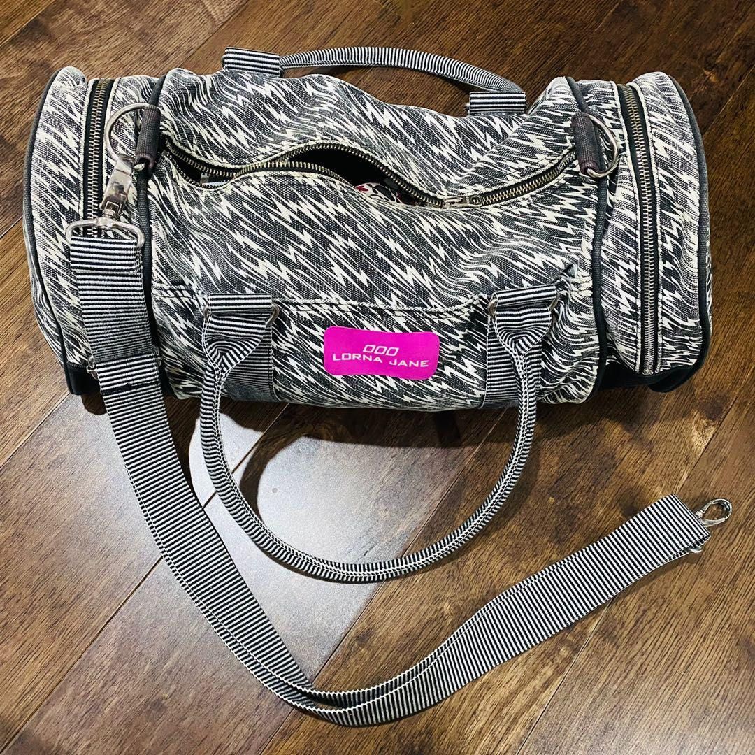 Lorna Jane Gym Duffle duffel Bag not lululemon, Women's Fashion, Bags