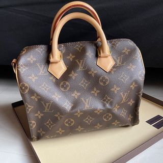Louis Vuitton Speedy Coussin Bandouliere 22 Black Embossed Leather GHW,  Luxury, Bags & Wallets on Carousell